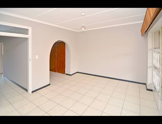 2 BEDROOM DUPLEX FOR SALE IN WINDSOR WEST